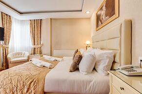 Twins  Boutique Hotel