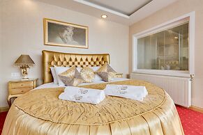 Twins  Boutique Hotel