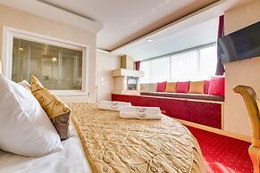 Twins  Boutique Hotel