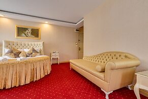 Twins  Boutique Hotel