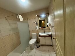 Twins  Boutique Hotel