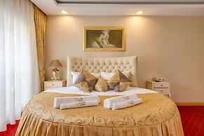 Twins  Boutique Hotel