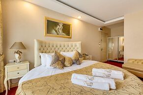 Twins  Boutique Hotel