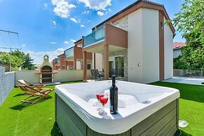 Cascade villas with private garden and jacuzzi