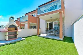 Cascade villas with private garden and jacuzzi