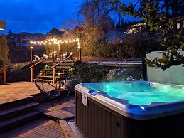 Stunning Views of the Okanagan Lake