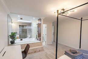 Stunning Views of the Okanagan Lake