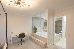 Stunning Views of the Okanagan Lake