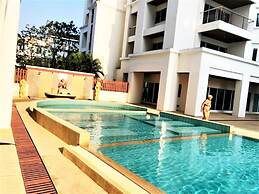 Platinum Suites, Thepprasit Road - Large top Floor Studio