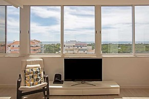 Magnificent 1 Bedroom Apartment With Views Over The Ocean