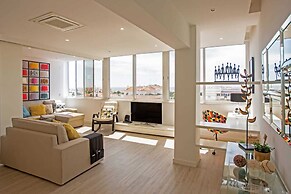 Magnificent 1 Bedroom Apartment With Views Over The Ocean