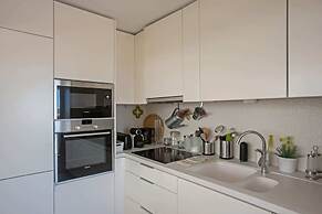 Magnificent 1 Bedroom Apartment With Views Over The Ocean