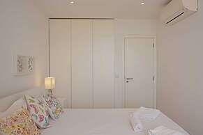 Magnificent 1 Bedroom Apartment With Views Over The Ocean