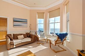7 South Beach Court - Sea Front Apartment With Spectacular Sea Views