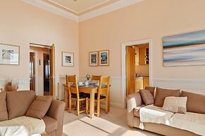 7 South Beach Court - Sea Front Apartment With Spectacular Sea Views