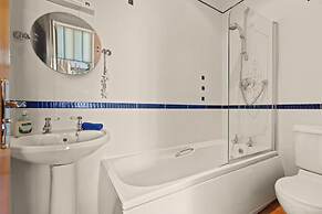 7 South Beach Court - Sea Front Apartment With Spectacular Sea Views