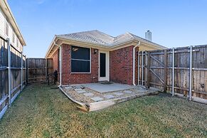 Centrally Located 3-bedroom and 2-bath The Colony Home With Great Nort