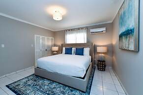 Massive Oceanfront Villa - Spa - Sauna - Gameroom - Malmok!