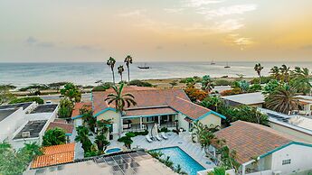 Massive Oceanfront Villa - Spa - Sauna - Gameroom - Malmok!