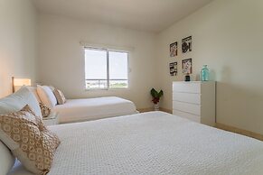 Lovely Condo at Eagle Beach! Great Views