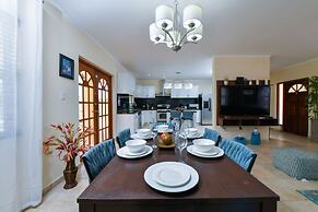 Stylish Villa, Private Pool, Bbq, Privacy