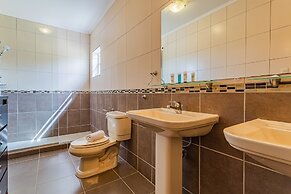 Stylish Villa, Private Pool, Bbq, Privacy