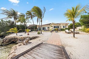Private Beach Ocean Front Boat Dock Tiki Bar