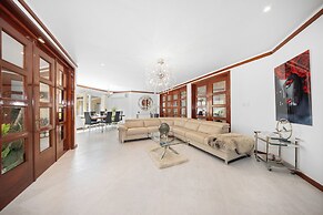 Private Beach Ocean Front Boat Dock Tiki Bar