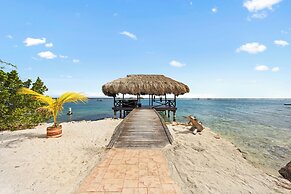 Private Beach Ocean Front Boat Dock Tiki Bar