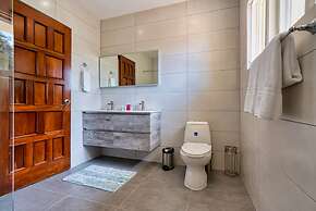 Private Beach Ocean Front Boat Dock Tiki Bar