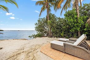 Private Beach Ocean Front Boat Dock Tiki Bar
