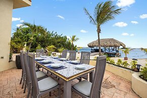 Private Beach Ocean Front Boat Dock Tiki Bar