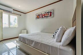 Private Beach Ocean Front Boat Dock Tiki Bar