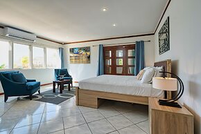 Private Beach Ocean Front Boat Dock Tiki Bar