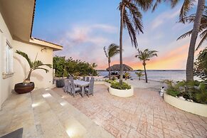 Private Beach Ocean Front Boat Dock Tiki Bar