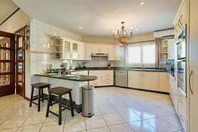 Private Beach Ocean Front Boat Dock Tiki Bar