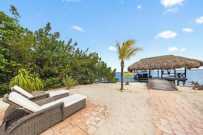 Private Beach Ocean Front Boat Dock Tiki Bar