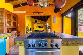 Mexican Style Villa With Private Pool, Free Utilities