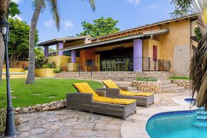 Mexican Style Villa With Private Pool, Free Utilities