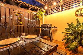 Apartment With Charming Patio+ BBQ Near Beach! Free Util's