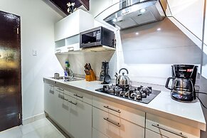 Apartment With Charming Patio+ BBQ Near Beach! Free Util's