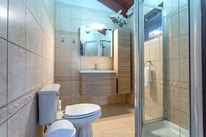 Apartment With Charming Patio+ BBQ Near Beach! Free Util's