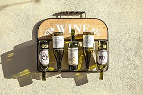 Apartment With Charming Patio+ BBQ Near Beach! Free Util's