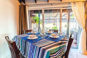 Apartment With Charming Patio+ BBQ Near Beach! Free Util's