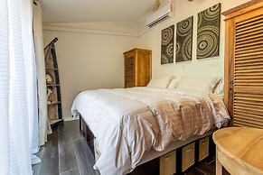 Apartment With Charming Patio+ BBQ Near Beach! Free Util's