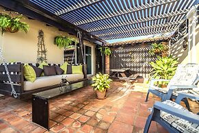 Apartment With Charming Patio+ BBQ Near Beach! Free Util's