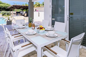 Gorgeous Mansion, Private Pool, Outdoor Kitchen!