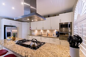 Gorgeous Mansion, Private Pool, Outdoor Kitchen!