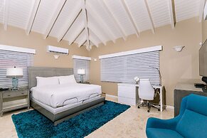 Gorgeous Mansion, Private Pool, Outdoor Kitchen!