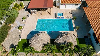 Gorgeous Mansion, Private Pool, Outdoor Kitchen!